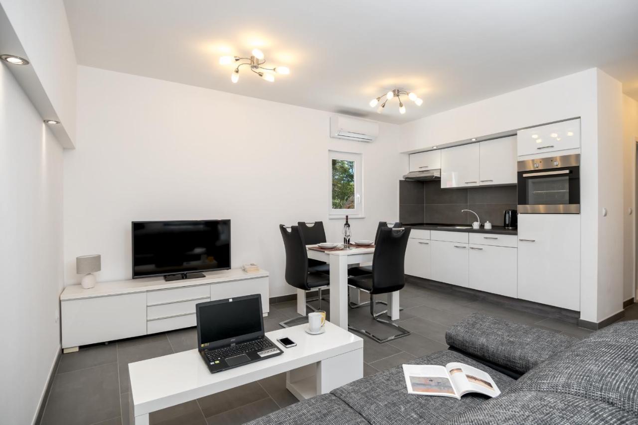 Sunny Biokovo Apartments Baška Voda エクステリア 写真